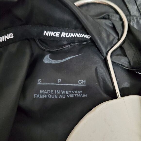 NIKE WOMEN SZ SMALL ICON CLASH WATER REPELLENT RUNNING JACKET BLACK NWT - Picture 8 of 11